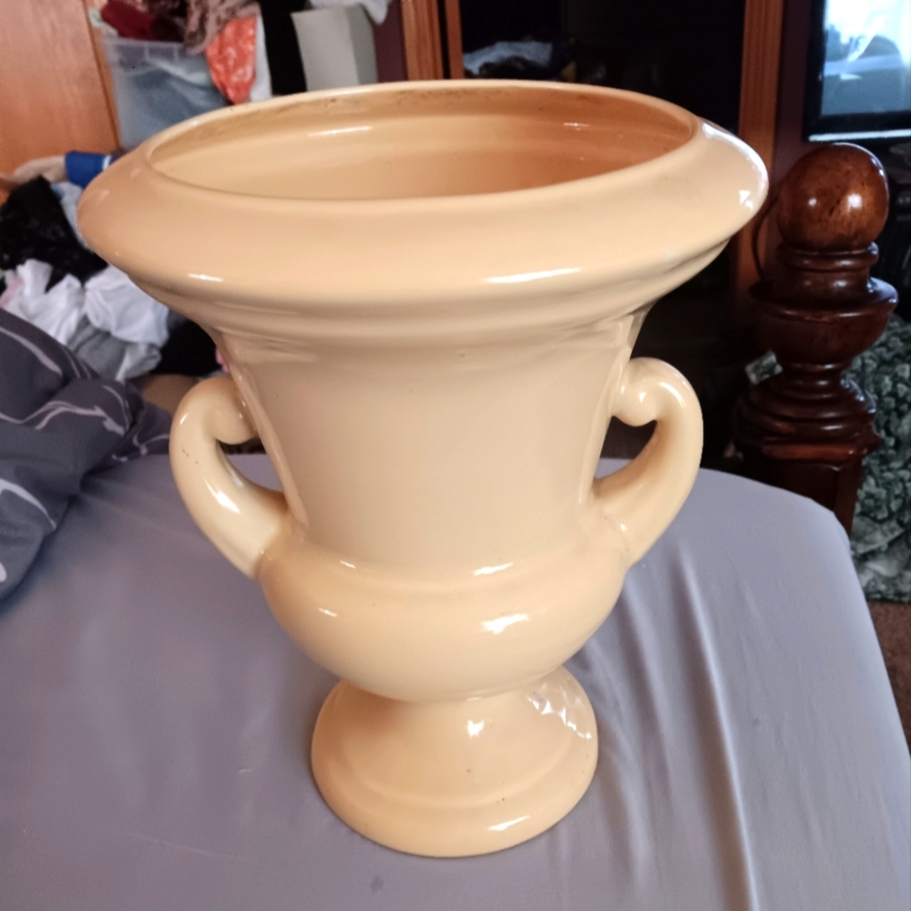 Haeger Pottery 11 inch vase with 7 inch opening at the top